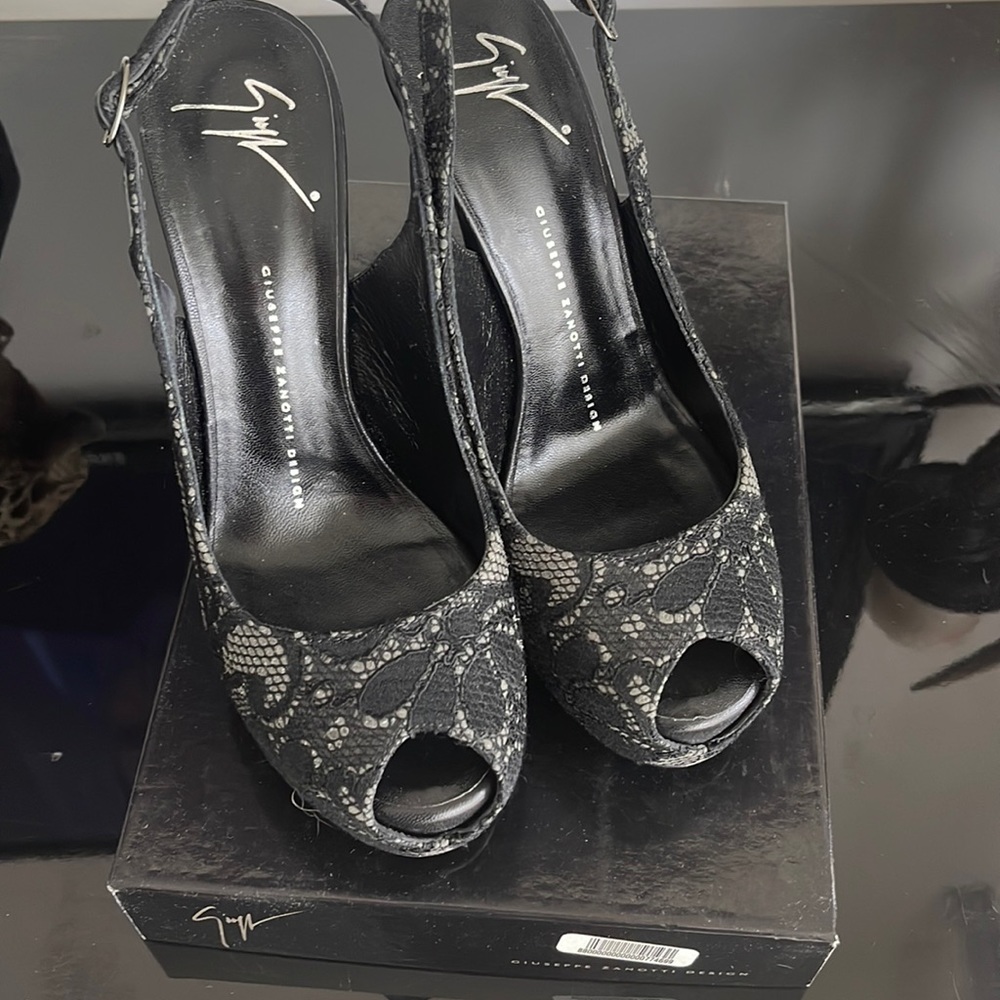 Giuseppe Zanotti Design shoe in covered lace